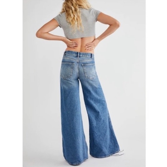 Free People We The Free Low Wide Leg Low Rise Jeans Sz 30 NWT Blue Jade Colorway - Picture 2 of 9